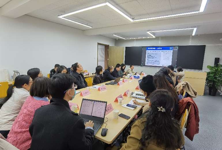 J9集团集团召开研究生教育管理工作培训会